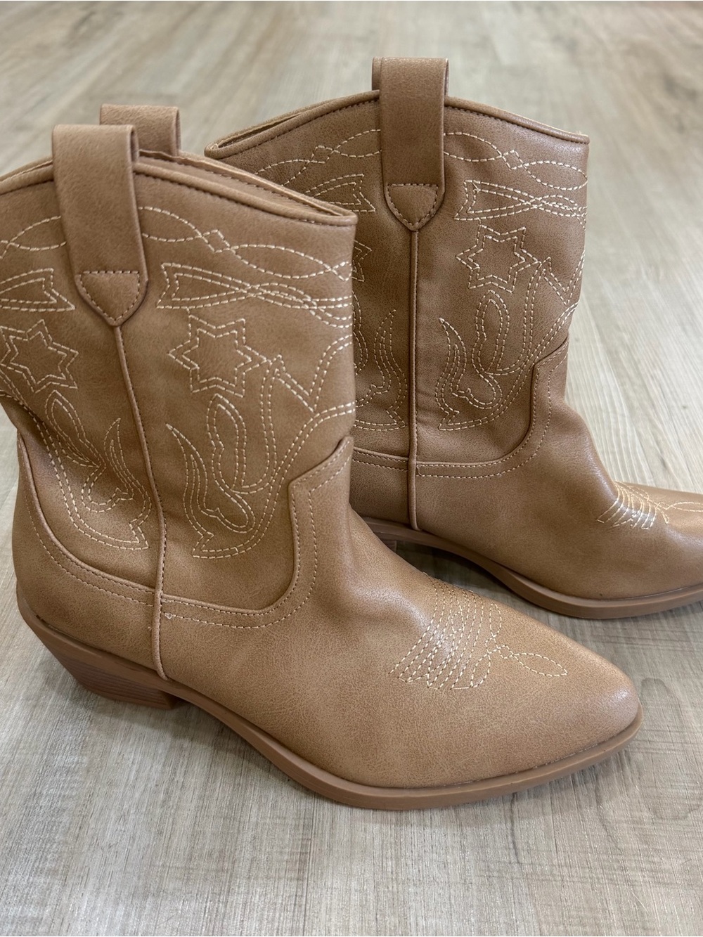 Wildfire Classic Tan Western Cowgirl Boots - Women's Stylish Short Shaft
